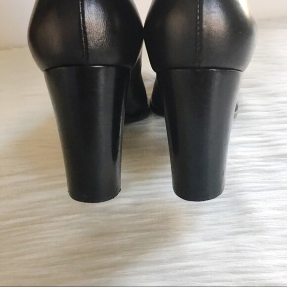 Celine V Neck Pump - Picture 6 of 6